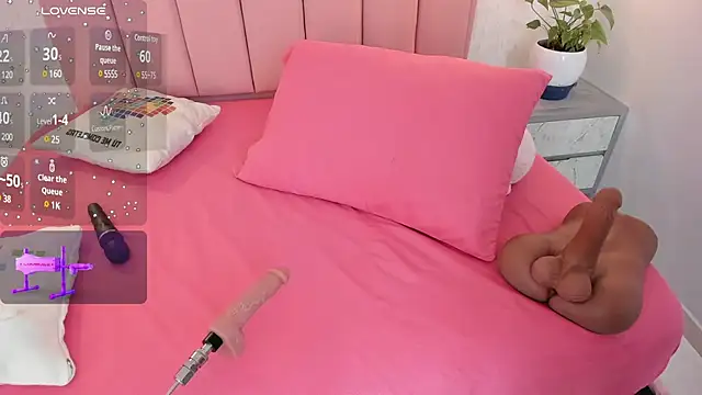 Snapshot of SUNNYCYRUS chatting on 02.13.25 SUNNYCYRUS online show from 02.13.25