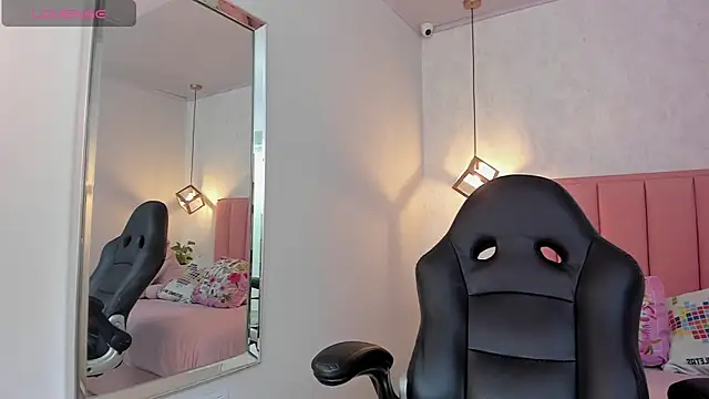 Snapshot of SUNNYCYRUS chatting on 03.05.25 SUNNYCYRUS online show from 03.05.25