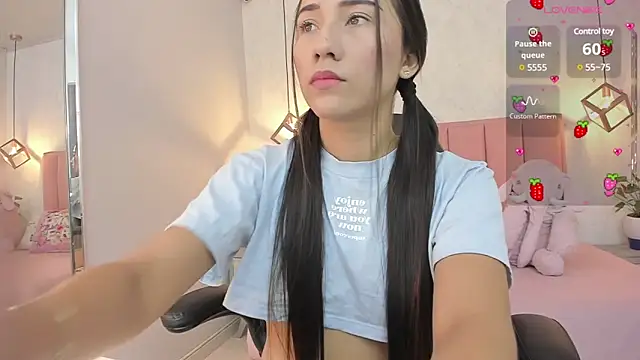 Snapshot of SUNNYCYRUS chatting on 03.08.25 SUNNYCYRUS online show from 03.08.25