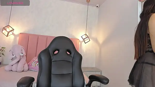 Snapshot of SUNNYCYRUS chatting on 03.10.25 SUNNYCYRUS online show from 03.10.25