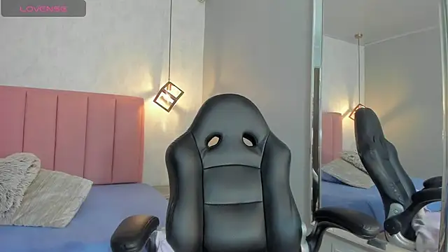 Snapshot of SUNNYCYRUS chatting on 09.12.25 SUNNYCYRUS online show from 09.12.25