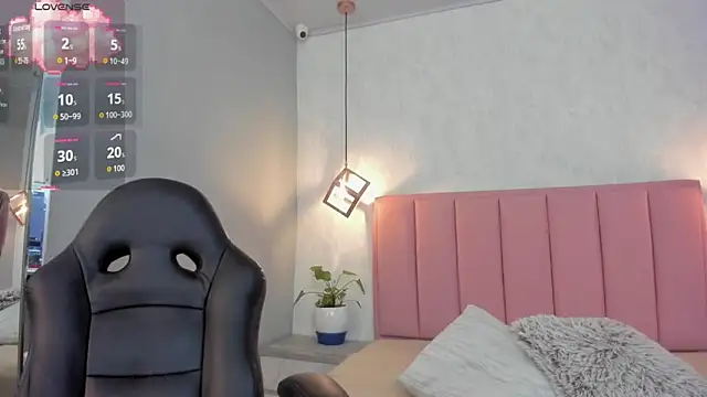 Snapshot of SUNNYCYRUS chatting on 09.20.25 SUNNYCYRUS online show from 09.20.25