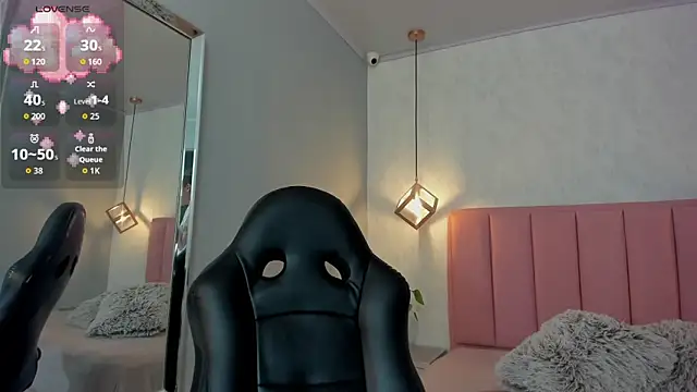 Snapshot of SUNNYCYRUS chatting on 09.30.25 SUNNYCYRUS online show from 09.30.25