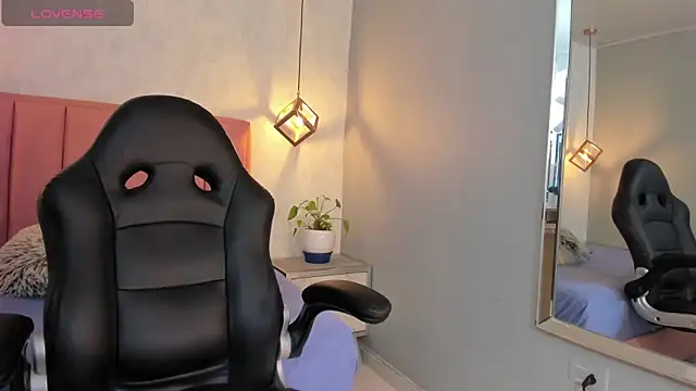 Snapshot of SUNNYCYRUS chatting on 10.03.25 SUNNYCYRUS online show from 10.03.25