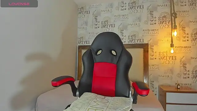 Snapshot of SUNNYCYRUS chatting on 10.06.25 SUNNYCYRUS online show from 10.06.25