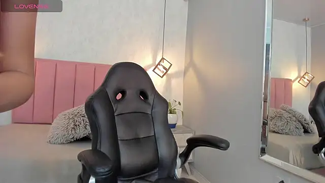 Snapshot of SUNNYCYRUS chatting on 10.07.25 SUNNYCYRUS online show from 10.07.25