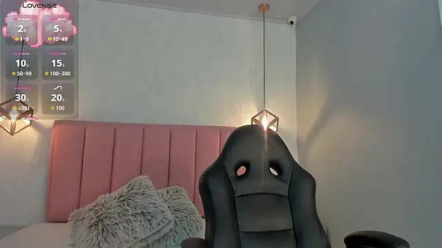 Snapshot of SUNNYCYRUS chatting on 10.15.25 SUNNYCYRUS online show from 10.15.25