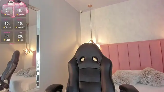 Snapshot of SUNNYCYRUS chatting on 10.16.25 SUNNYCYRUS online show from 10.16.25