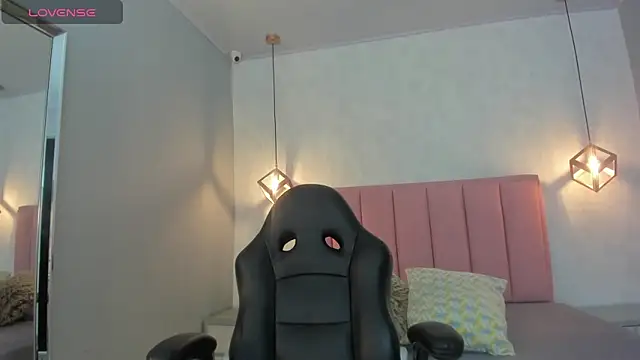 Snapshot of SUNNYCYRUS chatting on 11.10.25 SUNNYCYRUS online show from 11.10.25