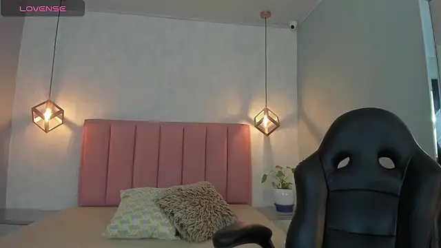 Snapshot of SUNNYCYRUS chatting on 11.11.25 SUNNYCYRUS online show from 11.11.25