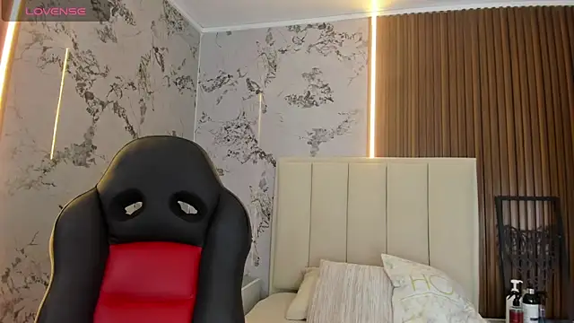 Snapshot of SUNNYCYRUS chatting on 11.12.25 SUNNYCYRUS online show from 11.12.25