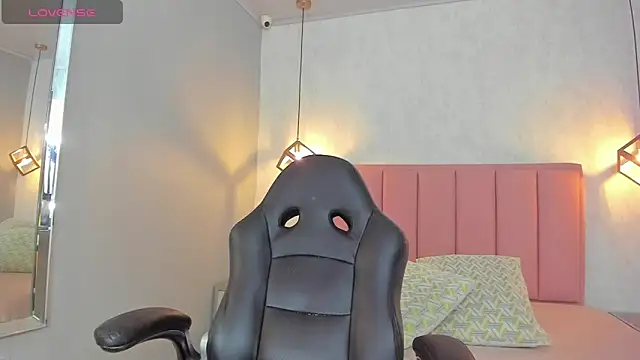 SUNNYCYRUS online show from 03.10.26