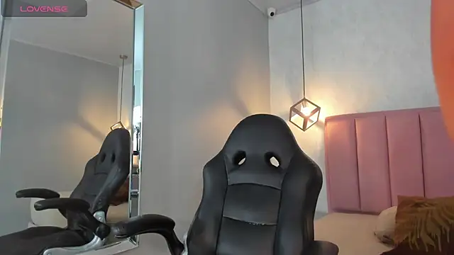 SUNNYCYRUS online show from 04.20.26