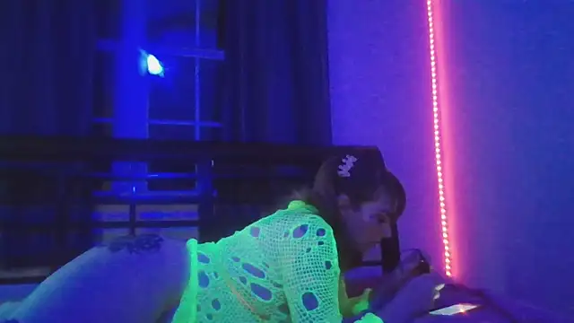 nikkiigees713 online show from 12.22.24
