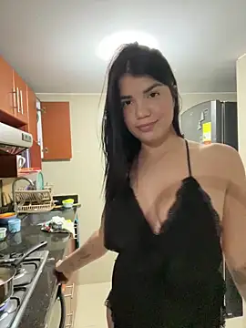 Snapshot of emma_lopes chatting on 12.15.25 emma lopes online show from 12.15.25