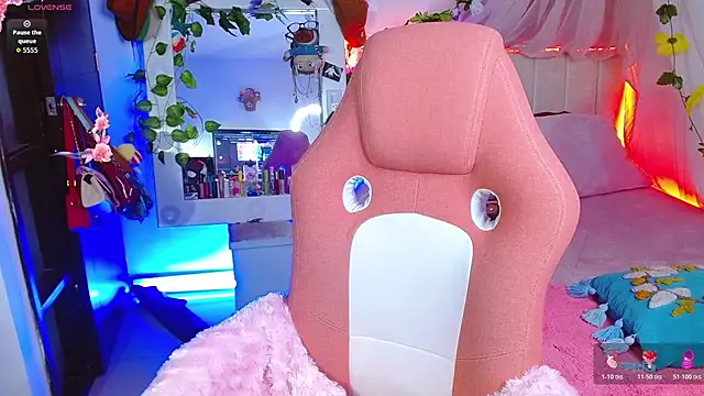 Snapshot of Littlerouse_ chatting on 02.12.26 Littlerouse online show from 02.12.26