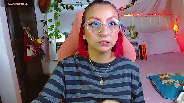 Snapshot of Littlerouse_ chatting on 02.17.26 Littlerouse online show from 02.17.26