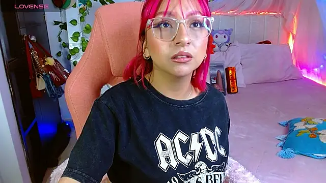 Snapshot of Littlerouse_ chatting on 02.20.26 Littlerouse online show from 02.20.26