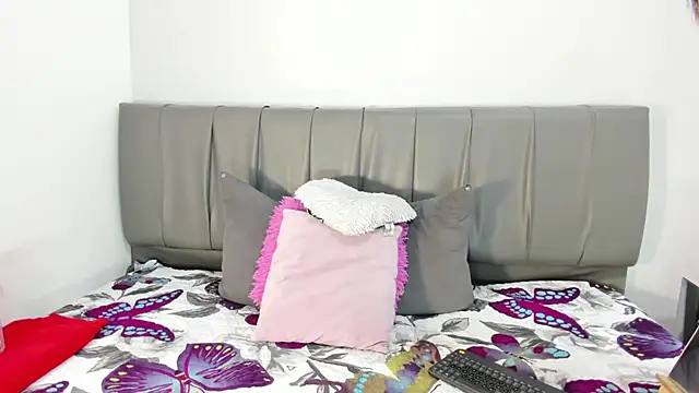Snapshot of Cherllynn chatting on 02.27.25 Cherllynn online show from 02.27.25