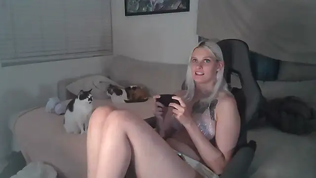 Snapshot of BonnieBazz chatting on 03.20.25 BonnieBazz online show from 03.20.25