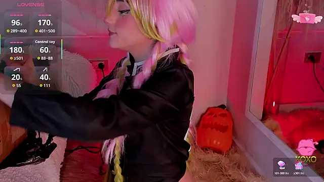 miia  baker online show from 10.25.25