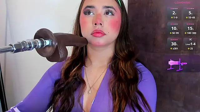 issie cute online show from 11.15.25