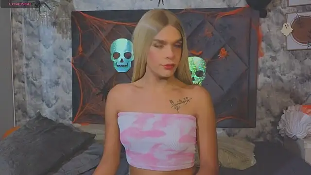 Shantal Joness online show from 10.25.25