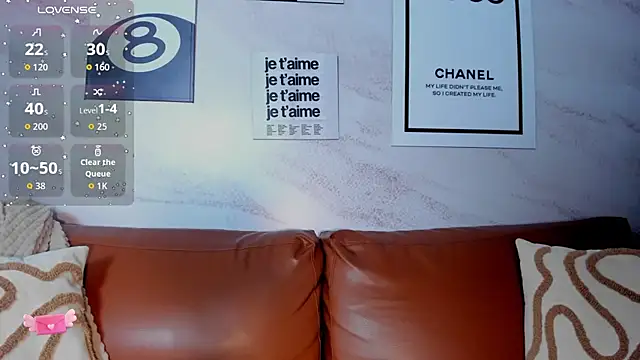 Snapshot of Aprillbrunette chatting on 11.07.25 Aprillbrunette online show from 11.07.25