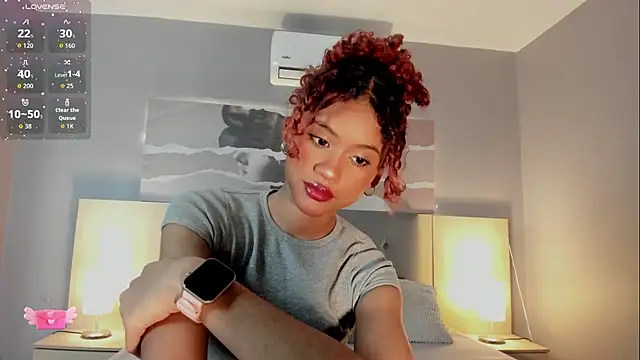 Snapshot of Aprillbrunette chatting on 12.05.25 Aprillbrunette online show from 12.05.25