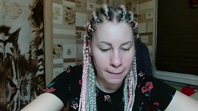 Snapshot of TherestlessKitty chatting on 04.27.26 TherestlessKitty online show from 04.27.26