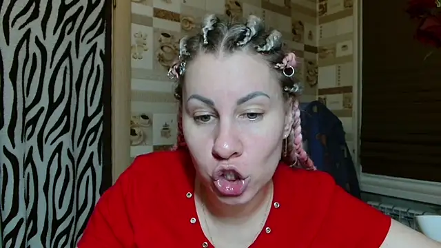 Snapshot of TherestlessKitty chatting on 04.30.26 TherestlessKitty online show from 04.30.26
