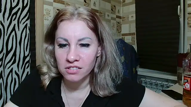 Snapshot of TherestlessKitty chatting on 06.25.26 TherestlessKitty online show from 06.25.26