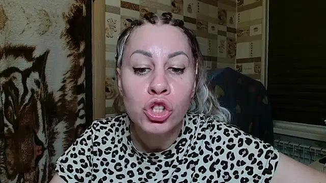 Snapshot of TherestlessKitty chatting on 07.16.26 TherestlessKitty online show from 07.16.26