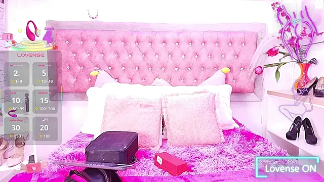 Tayzon Foxxx online show from 10.14.25