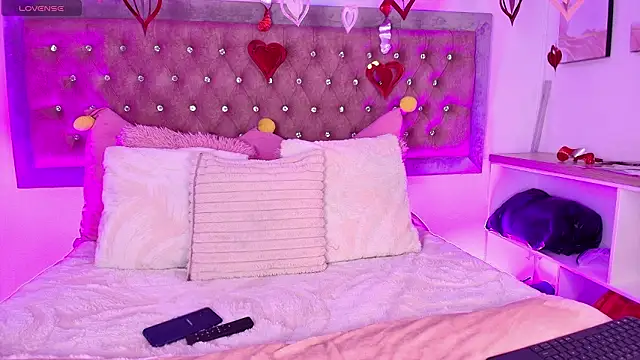 Tayzon Foxxx online show from 02.13.26