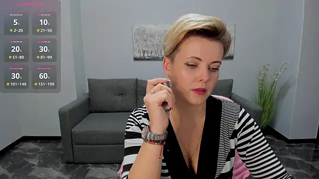 Julia Wilsone online show from 12.02.24