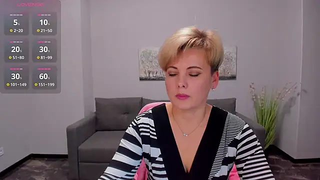 Julia Wilsone online show from 12.11.24