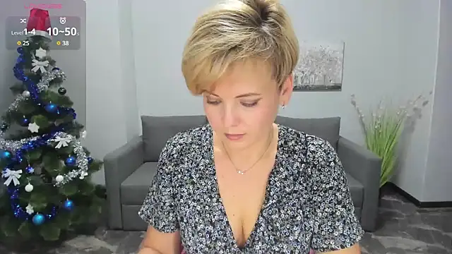 Julia Wilsone online show from 12.22.24