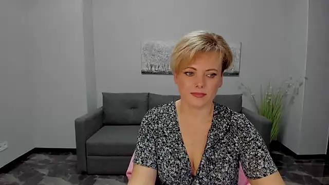 Julia Wilsone online show from 01.28.25