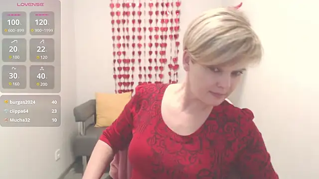 Julia Wilsone online show from 02.10.25