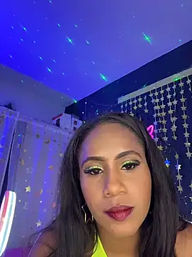 Snapshot of AlisonHoot69 chatting on 11.06.25 AlisonHoot69 online show from 11.06.25