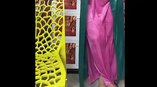 Moody Girl2 online show from 12.27.24