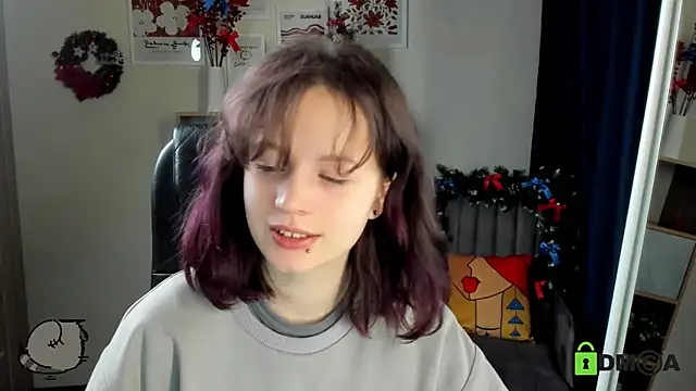 Snapshot of Alina_Mills chatting on 12.20.25 Alina Mills online show from 12.20.25