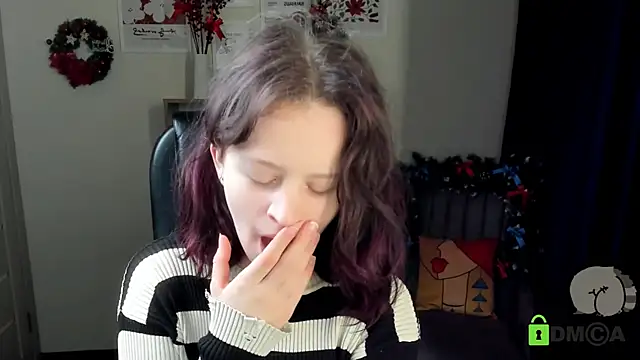 Snapshot of Alina_Mills chatting on 12.21.25 Alina Mills online show from 12.21.25