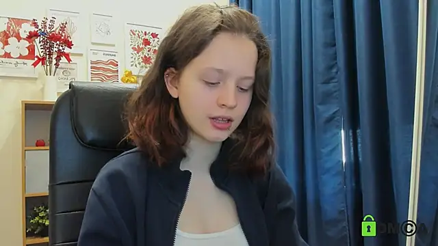 Snapshot of Alina_Mills chatting on 04.23.26 Alina Mills online show from 04.23.26