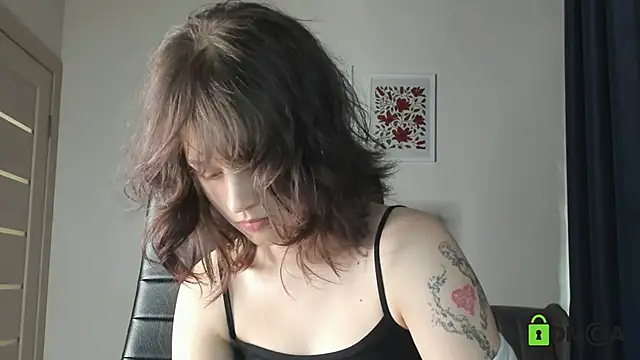Snapshot of Alina_Mills chatting on 06.20.26 Alina Mills online show from 06.20.26