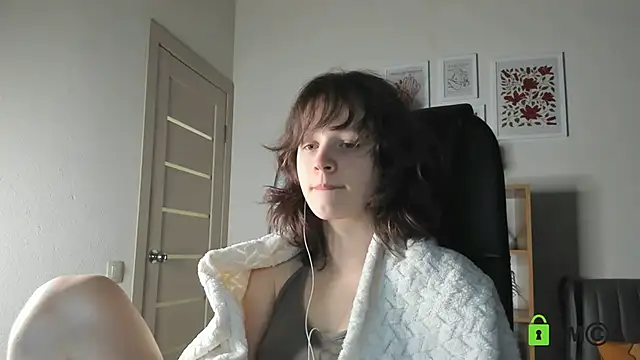 Snapshot of Alina_Mills chatting on 06.21.26 Alina Mills online show from 06.21.26