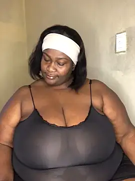 Snapshot of bustytitsxxx chatting on 04.24.26 bustytitsxxx online show from 04.24.26