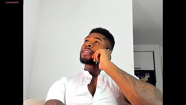 Snapshot of Makonneen chatting on 12.22.25 Makonneen online show from 12.22.25