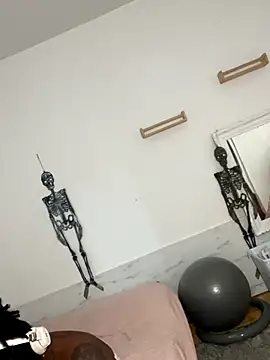 Goddess Nafeesha online show from 12.14.25